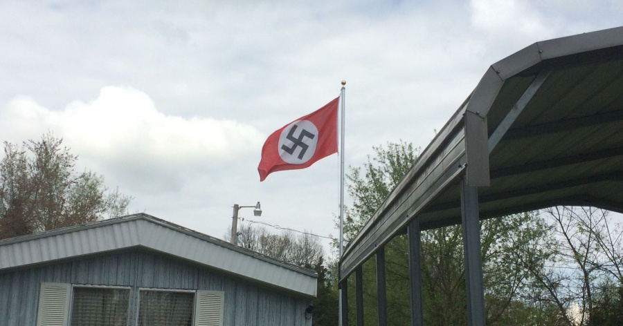 Нацистский флаг возмутил жителей Канады
